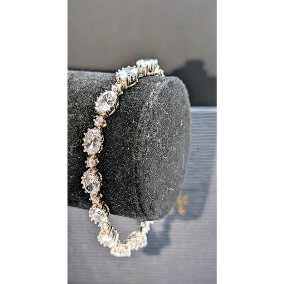 Stauer 925 Sterling Glam Oval & Round Alternating Cubic Zirconia Tennis Bracelet - Picture 3 of 12